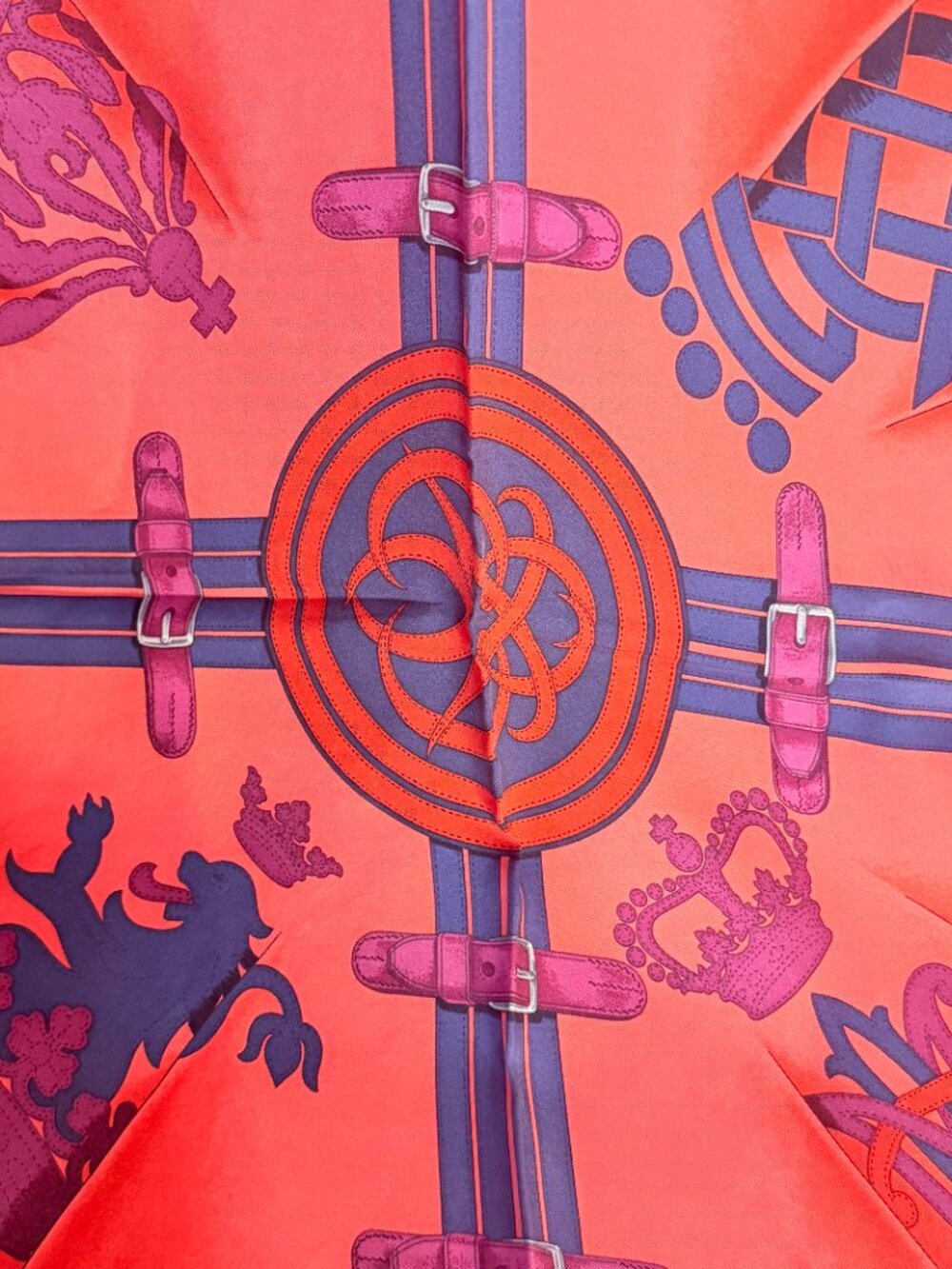 Auth HERMÈS Iconic Grand Tenue Silk Scarf, an Elizabeth II favorite design - Picture 6 of 10